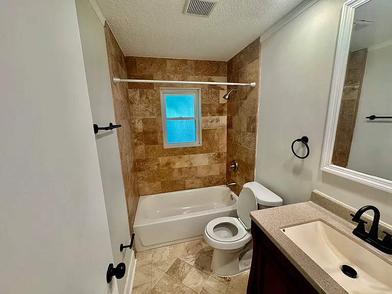 112 Granada Ln — Photo 9