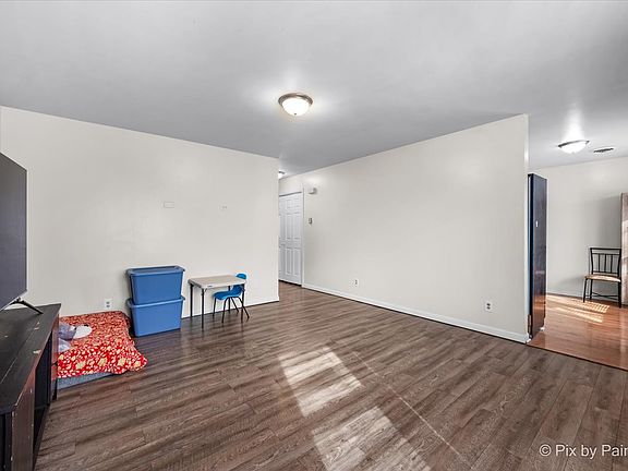 4th image of 705 Hawthorne Ln