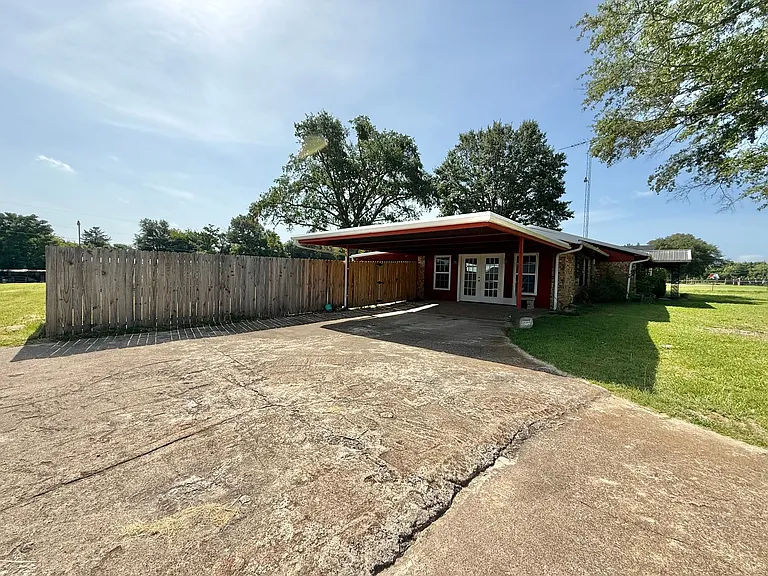 15412 FM 14 — Photo 17