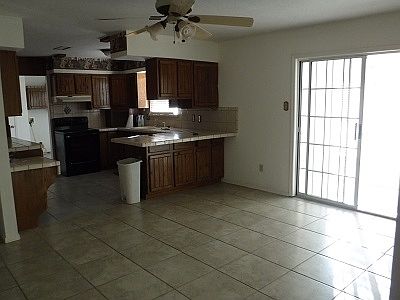 4th image of 3100 S Sunset Ave
