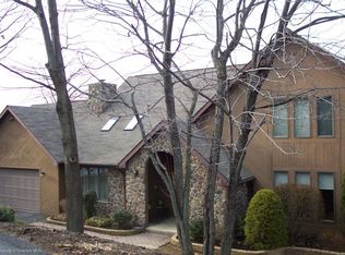 8 Fairfield Dr, Wilkes Barre, PA 18702