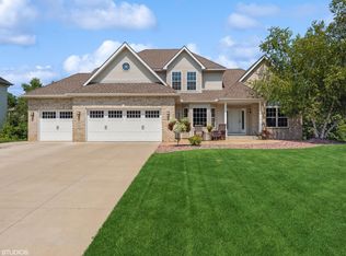 17787 Hollybrook Trl, Lakeville, MN 55044