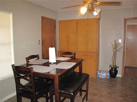 5th image of 1012 E Milam St