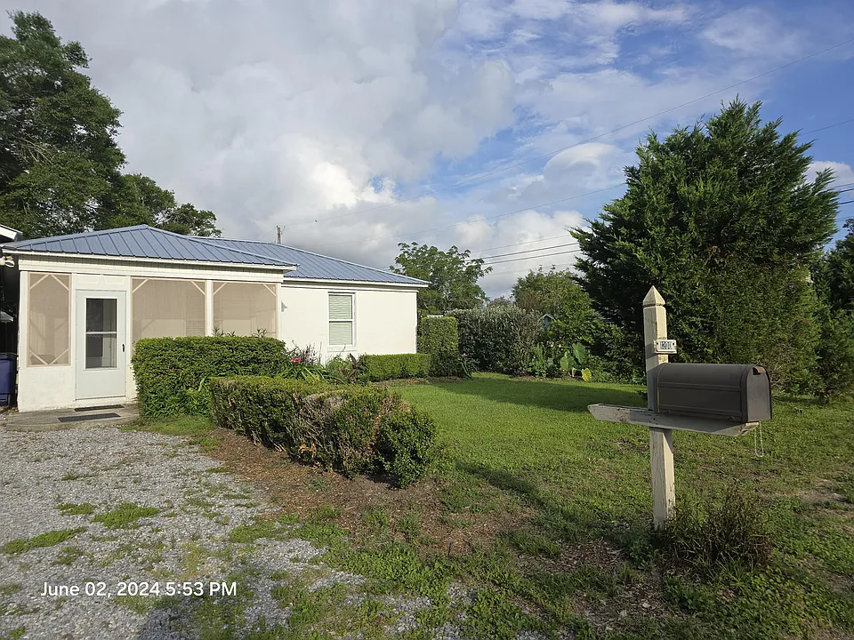 1200 Clay Ave