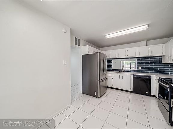 4th image of 337 Lakeside Ct