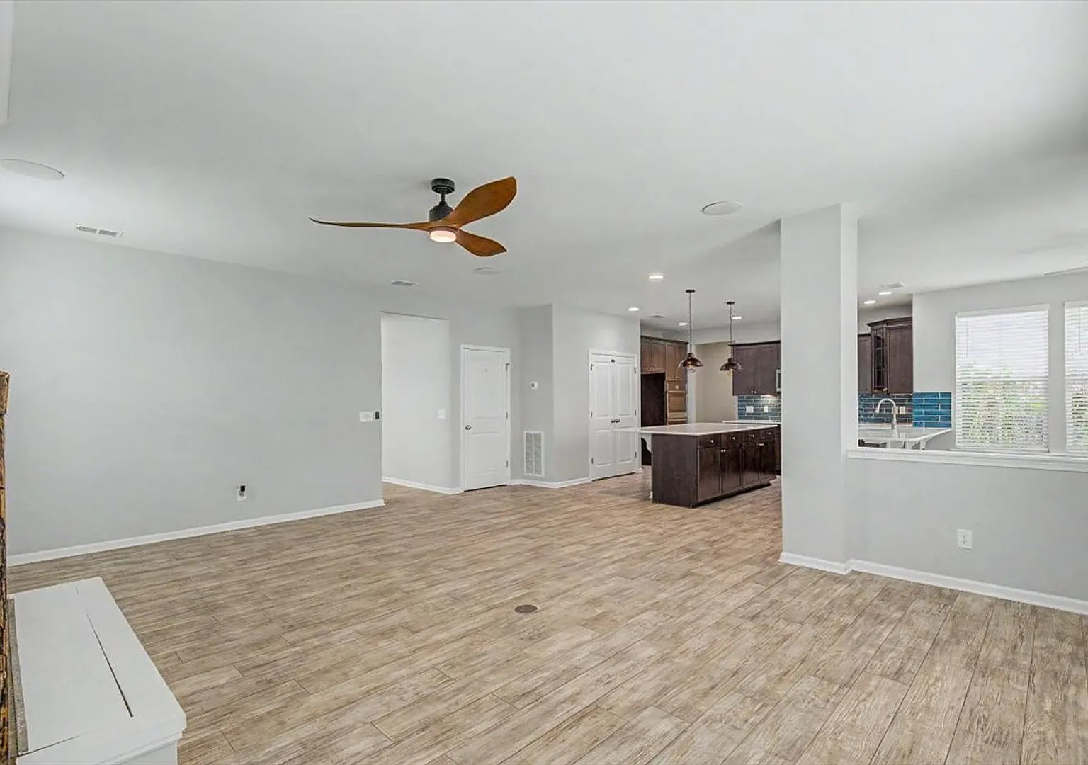 Spacious 4 Bed, 2.5 Bath in The Commons — Photo 2