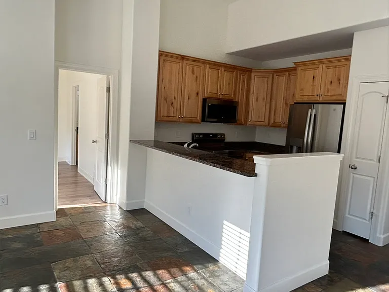 607 E Wyngate Pointe Ln — Photo 5
