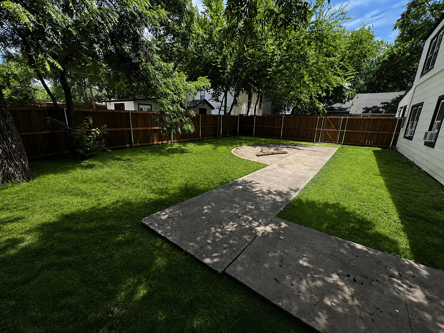 3 bed, 2300 sqft, $2,150 — Photo 2