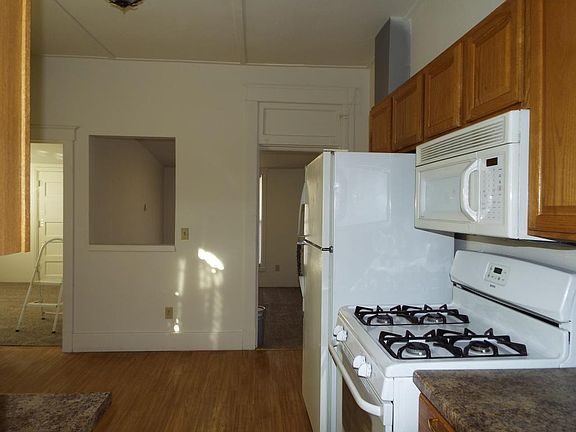 4th image of 113 1/2 N Locke Ave