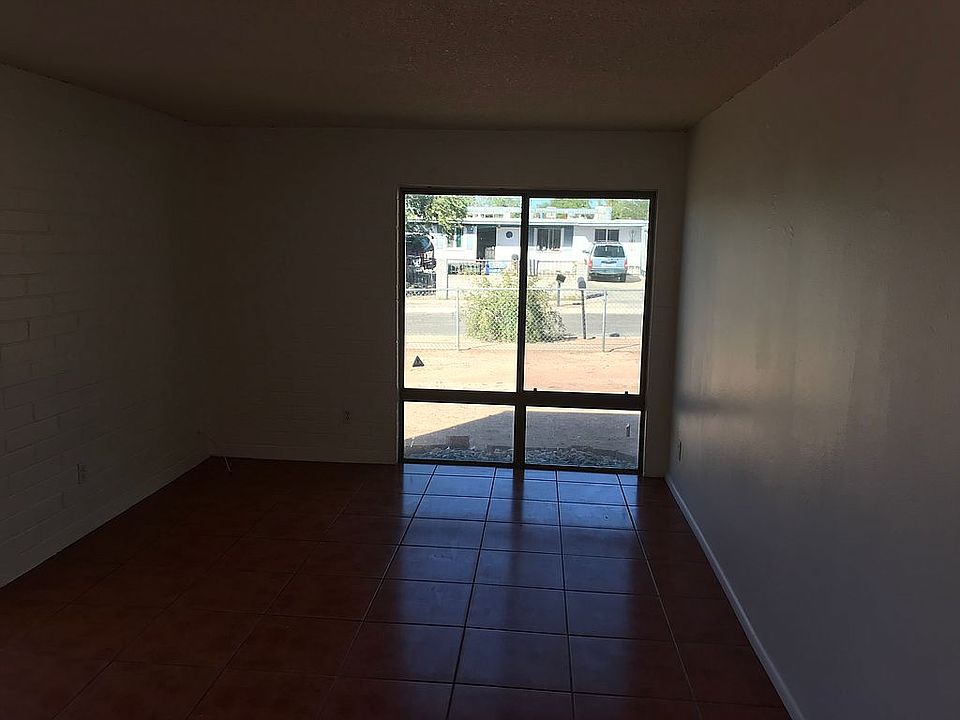 1st image of 521 W Inez Dr