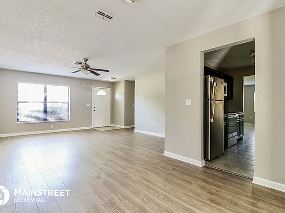 5th image of 16118 Villa Dr