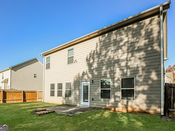2nd image of 870 Walnut Woods Dr