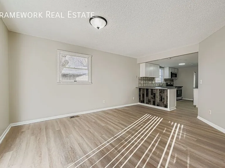 141 E Longs Peak Ave — Photo 8