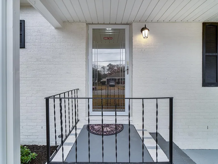 137 Woods Rd — Photo 12