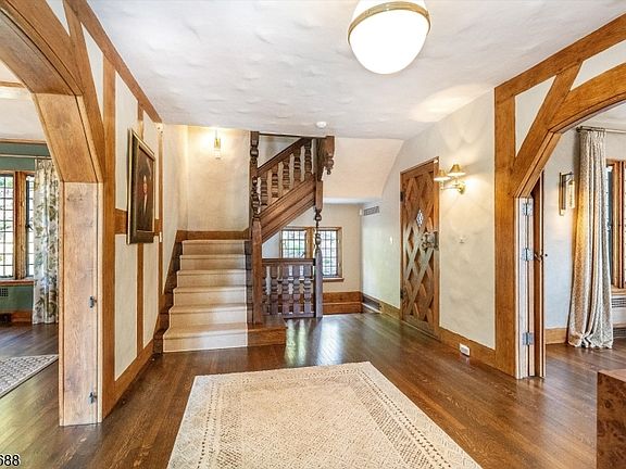 5th image of 310 Highland Ave