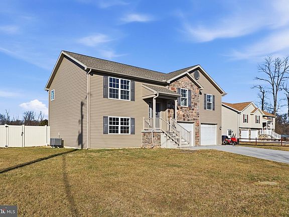 4th image of 1486 New Chester Rd