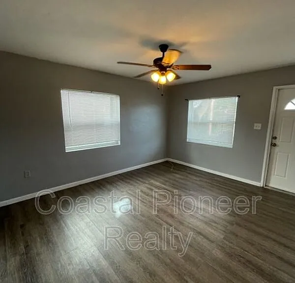1227 Fargo St S #1 — Photo 6