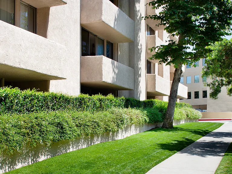 Barry Apartments — Photo 17