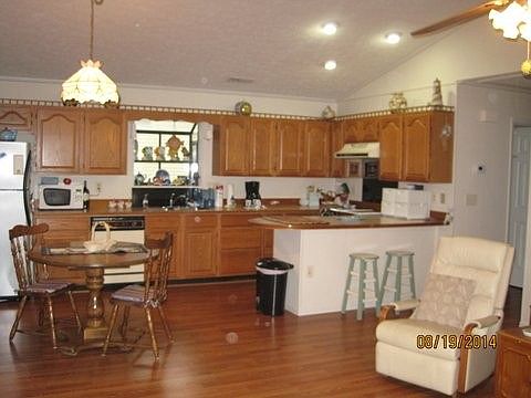 family room & kitchen combo
