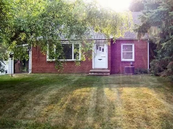 6677 W Dean Rd, Brown Deer, WI 53223