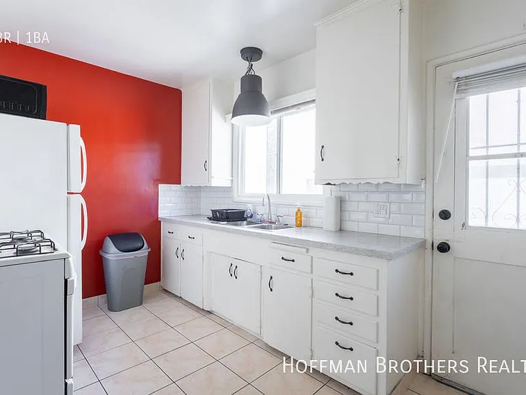 12427 1/2 Chandler Blvd #12427-1/2 — Photo 10