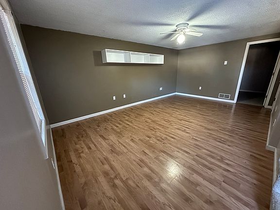 3rd image of 905 Citadel Dr APT A