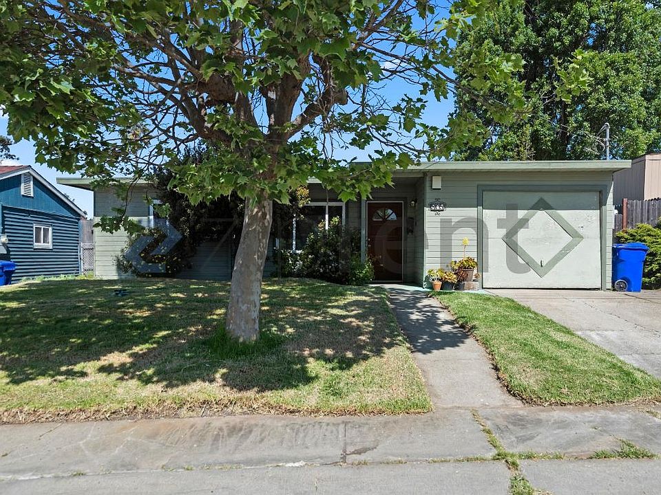 1st image of 805 Phanor Dr