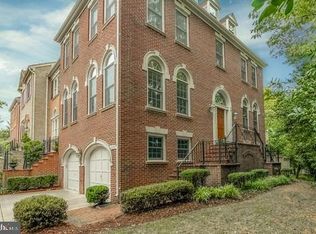 6300 Barcroft Mews Dr, Falls Church, VA 22041