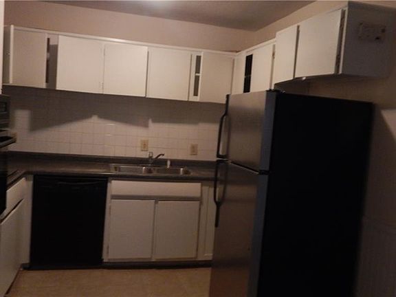 3rd image of 5583 Deepdale Dr