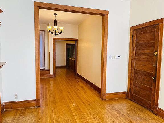 4th image of 604 W Arlington Pl #1