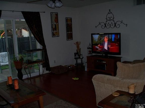 5th image of 550 Amesbury Dr