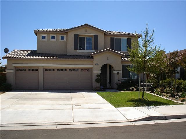 FRONT OF HOUSE