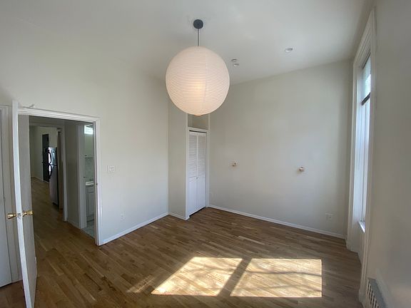 5th image of 224 Cumberland St APT 2