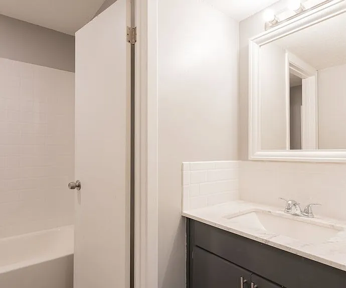 Wornall Place Apartments — Photo 17