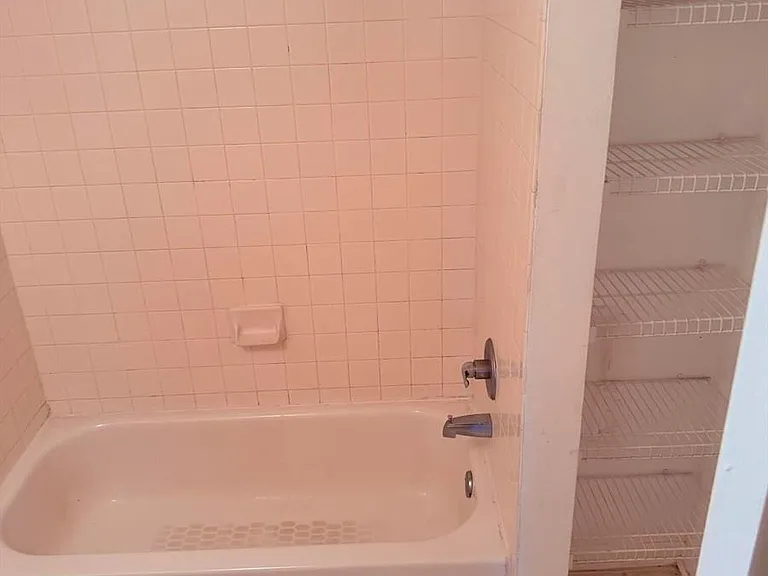 1040 Lake Shore Dr #204 — Photo 15