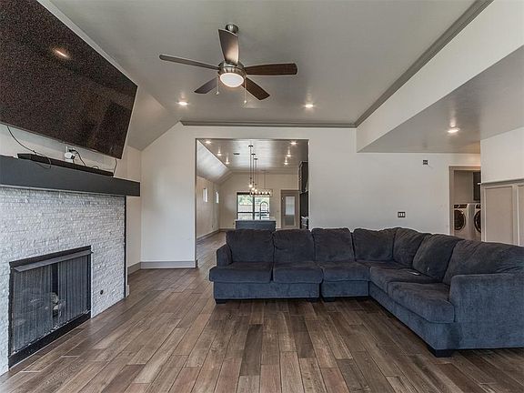 5th image of 1112 SW 141st St