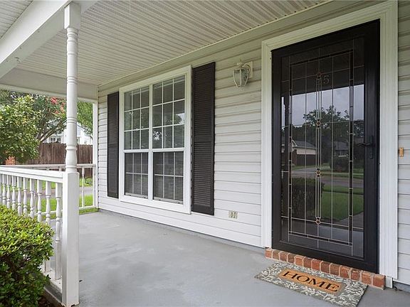 4th image of 25 Cottage Dr