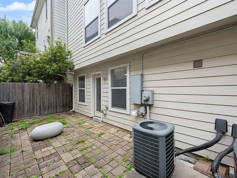 3410 Skyline Village Dr — Photo 43