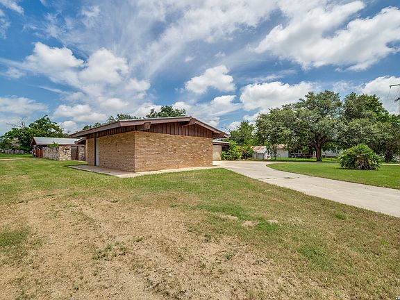 3rd image of 206 Jay Drive