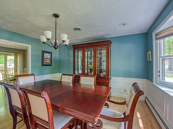 4th image of 50 Arboro Dr
