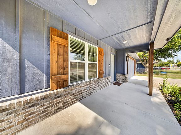 4th image of 901 Park St