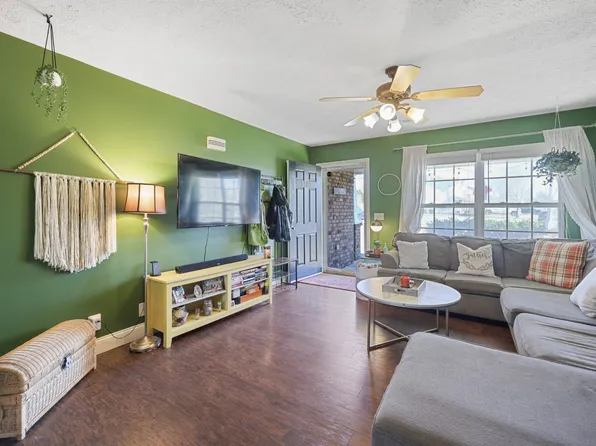 1305 Fall Pkwy, Murfreesboro, TN 37129