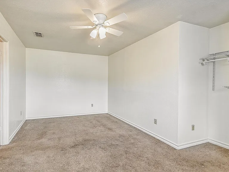 803 Valley View Dr #B — Photo 12
