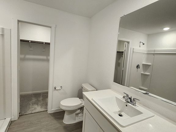 4th image of 407 Backcountry Dr
