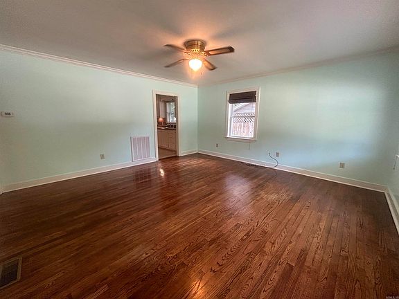 4th image of 1405 E Moore Ave