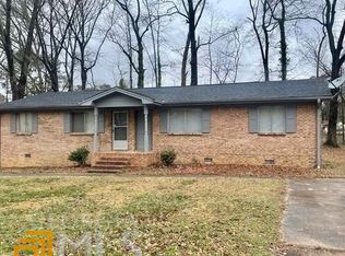 820 Jesters Lake Dr, Jonesboro, GA 30236