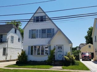 78 Lehigh St, Williston Park, NY 11596