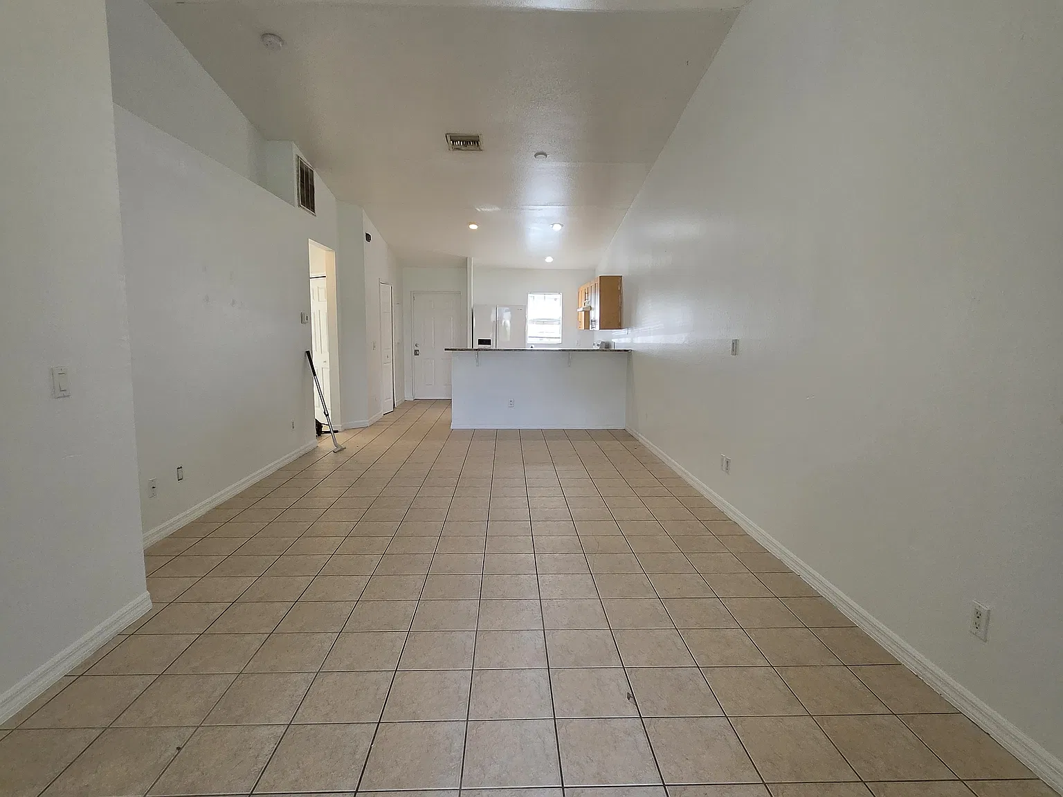 3 bed, 1116 sqft, $1,250 — Photo 3