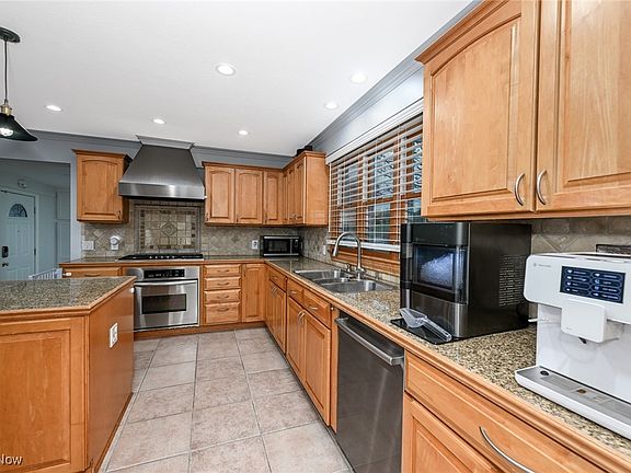 4th image of 3383 Country Club Dr
