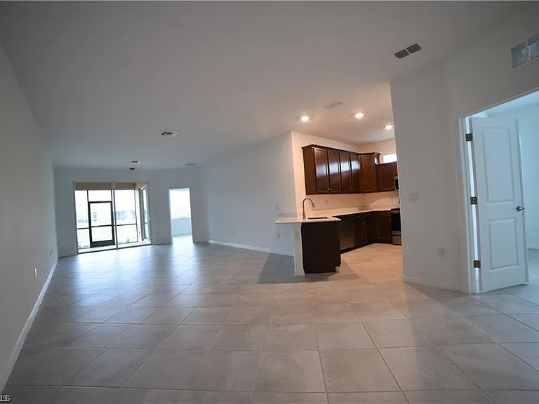 2665 Vine Ave — Photo 5